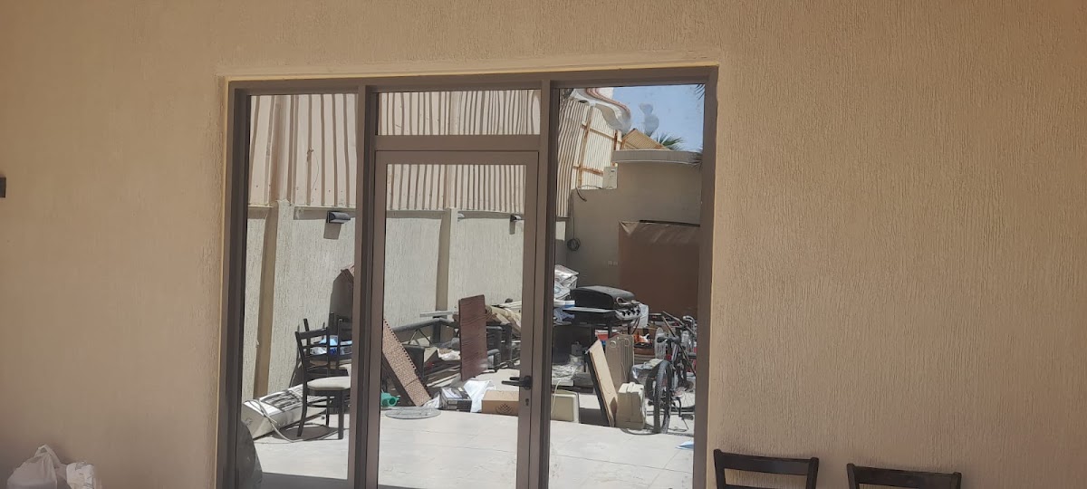 تركيب زجاج وألمنيوم لمحل تجاري في الرياض